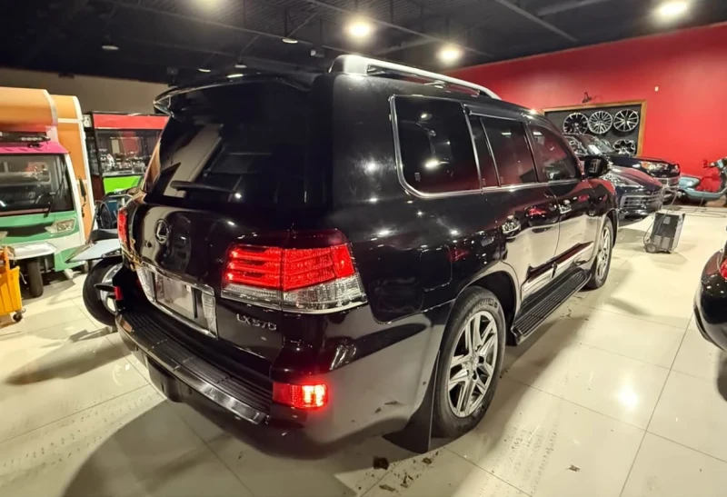 Lexus LX ЧИСТА ИСТОРИЯ * * CARFAX * * АВТО КРЕДИТ * * , снимка 5 - Автомобили и джипове - 52831433