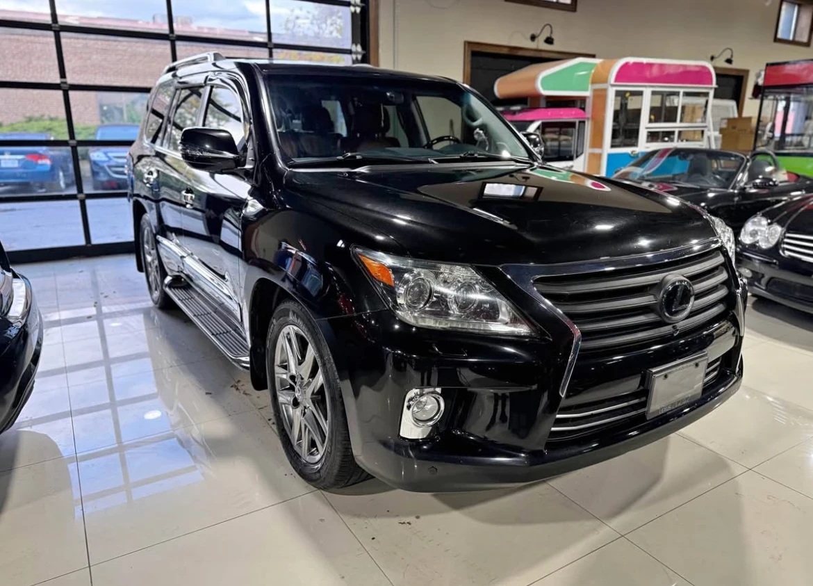Lexus LX ЧИСТА ИСТОРИЯ * * CARFAX * * АВТО КРЕДИТ * * , снимка 1