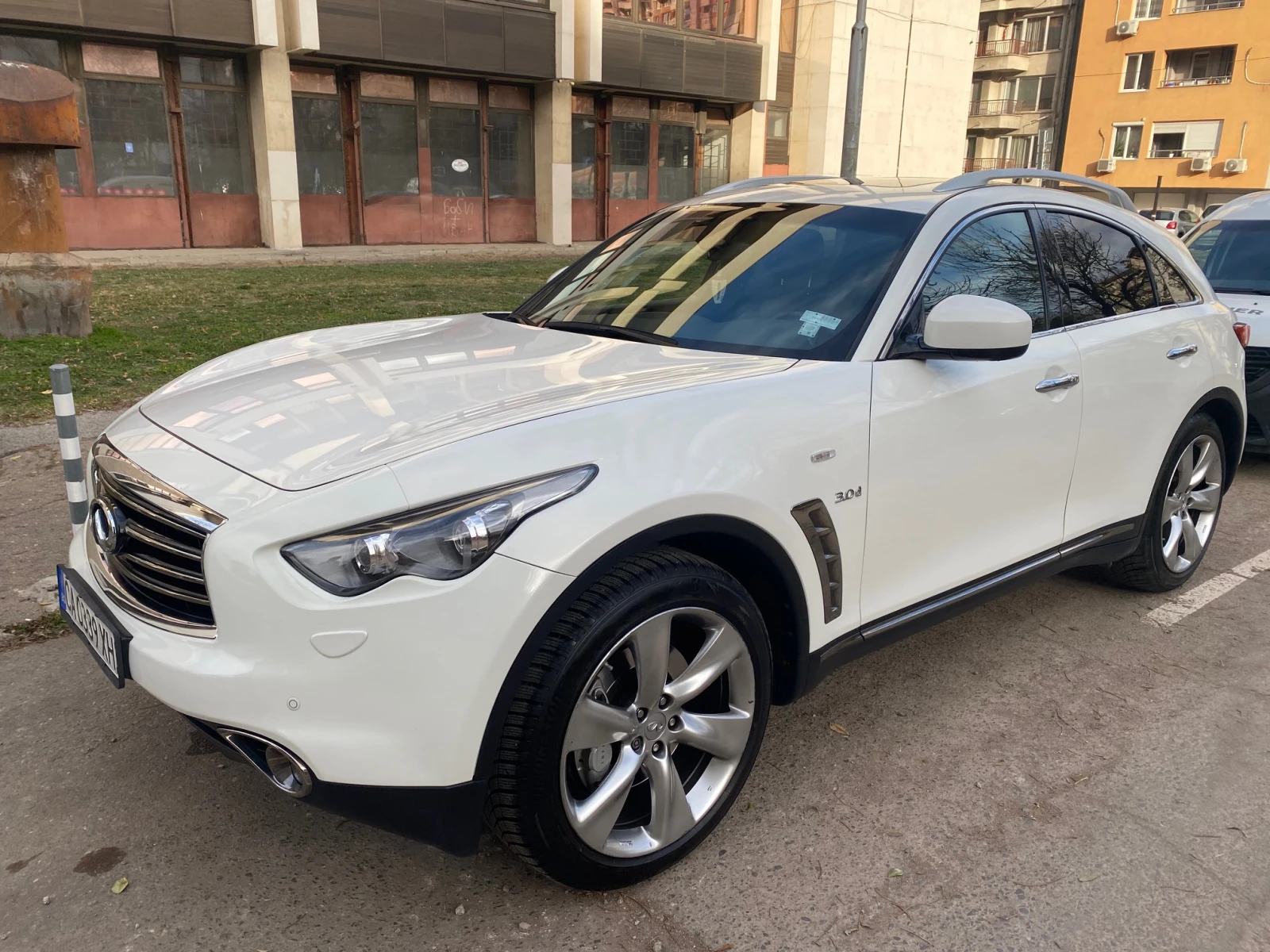 Infiniti QX70  - изображение 2