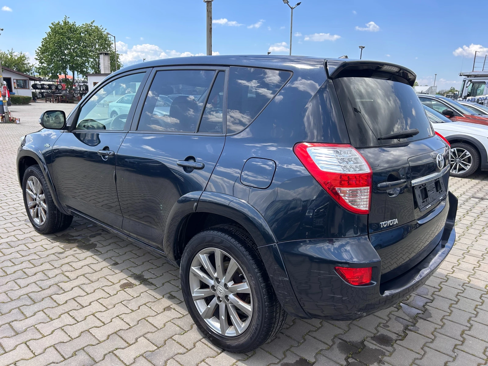 Toyota Rav4 2.2D AVTOMAT/NAVI/KOJA/KAMERA EURO 5 - изображение 8
