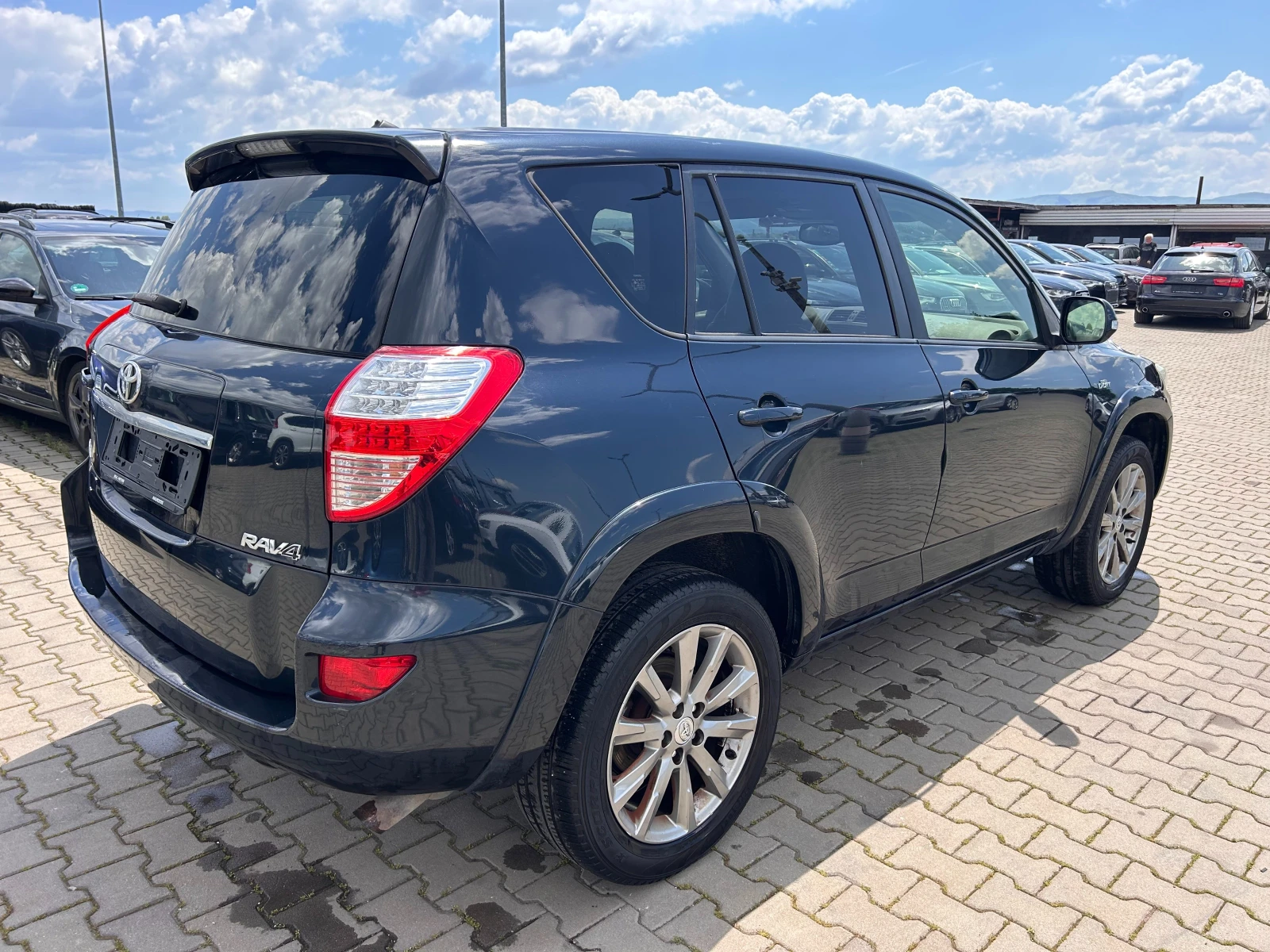 Toyota Rav4 2.2D AVTOMAT/NAVI/KOJA/KAMERA EURO 5 - изображение 6