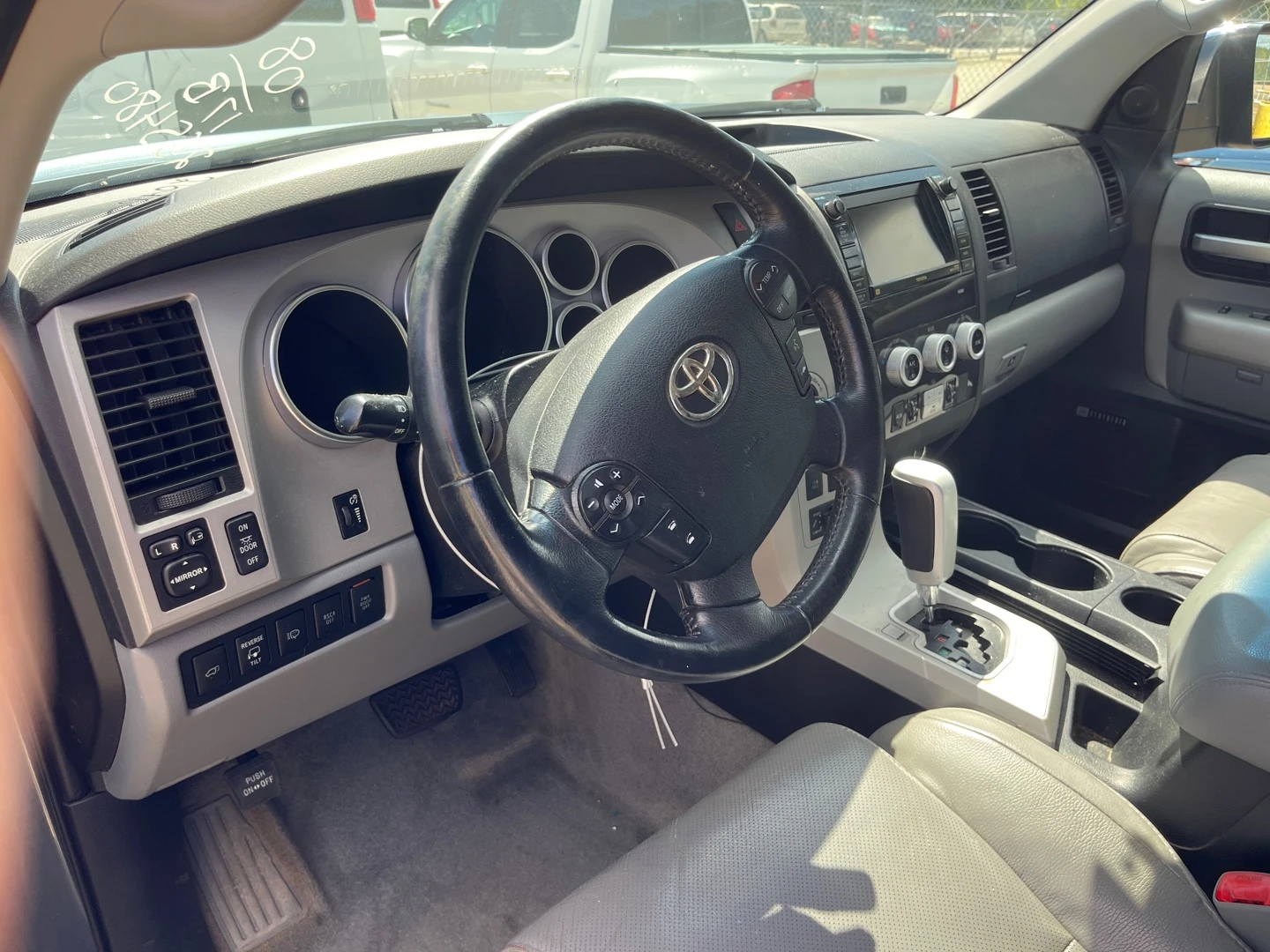 Toyota Sequoia PLATINUM* 5.7 V8* JBL - изображение 8