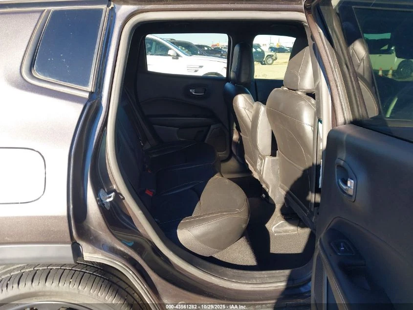 Jeep Compass 2.4L I-4 VVT, 180HP Front Wheel Drive | Mobile.bg � ����������� 10