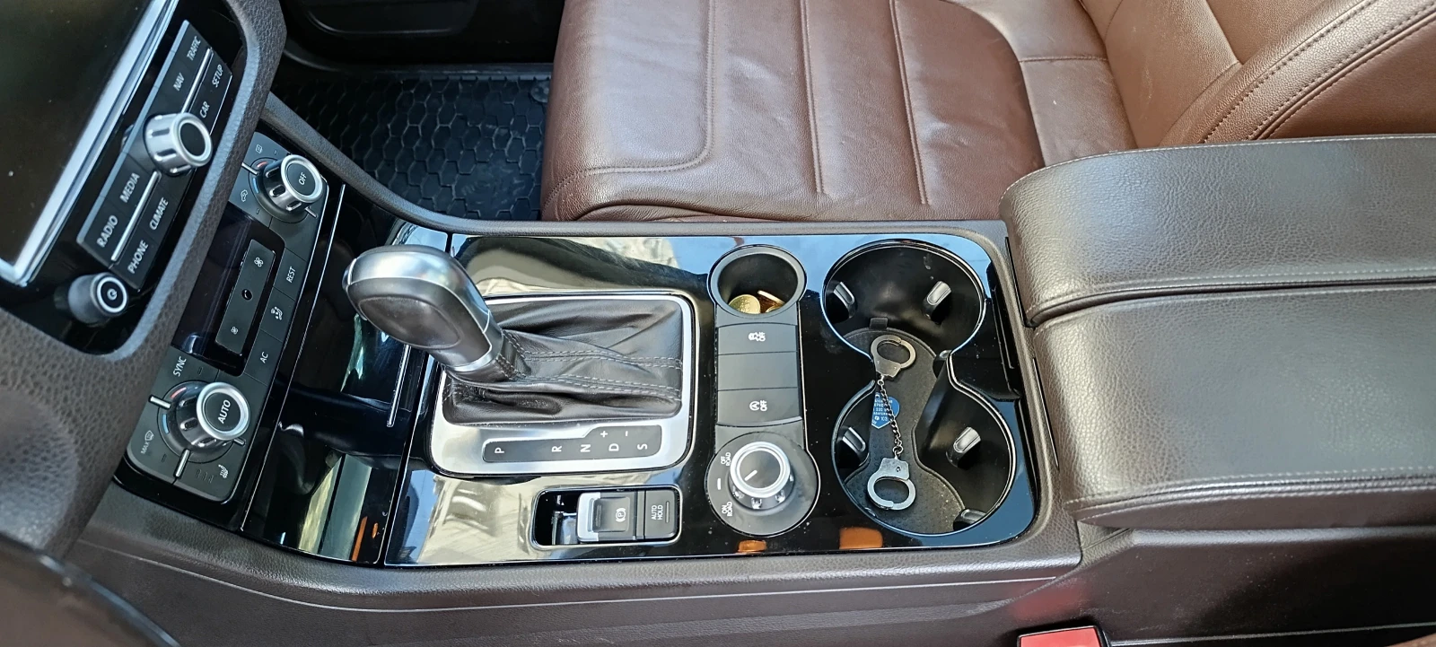 VW Touareg 3, 0 TDI 4x4, снимка 15 - Автомобили и джипове - 54568629