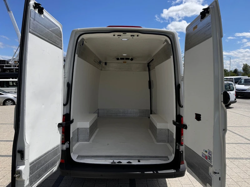 VW Crafter 2.0TDI Хладилен + Клима Euro 6, снимка 15 - Бусове и автобуси - 46254871