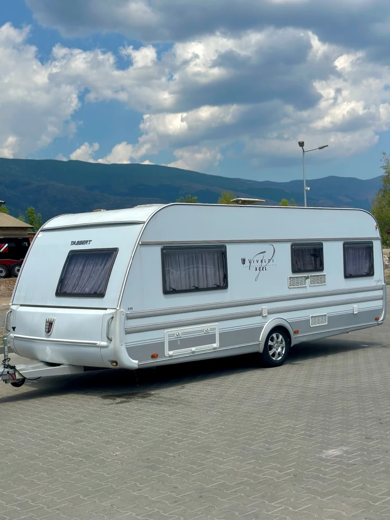 Каравана Tabbert Vivaldi XCEL / НОВ ВНОС / РЕГИСТРИРАНА / БАНЯ И WC, снимка 2 - Каравани и кемпери - 51142107