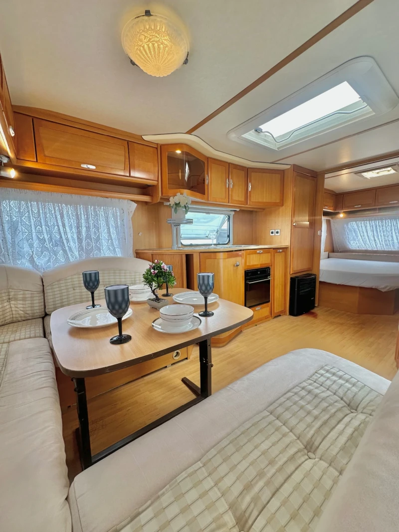 Каравана Tabbert Vivaldi XCEL / НОВ ВНОС / РЕГИСТРИРАНА / БАНЯ И WC, снимка 8 - Каравани и кемпери - 51142107