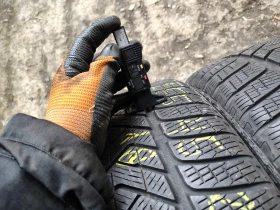 Гуми Зимни 255/45R20, снимка 4
