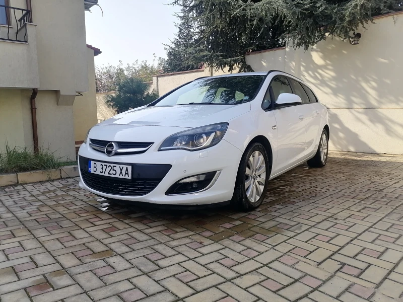 Opel Astra SPORTS TOURER, снимка 1 - Автомобили и джипове - 47763496