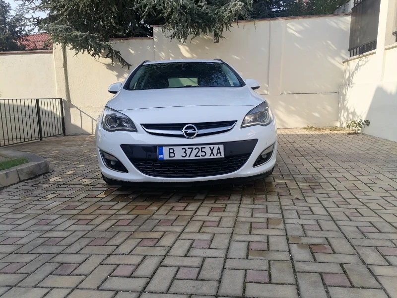 Opel Astra SPORTS TOURER, снимка 2 - Автомобили и джипове - 47763496