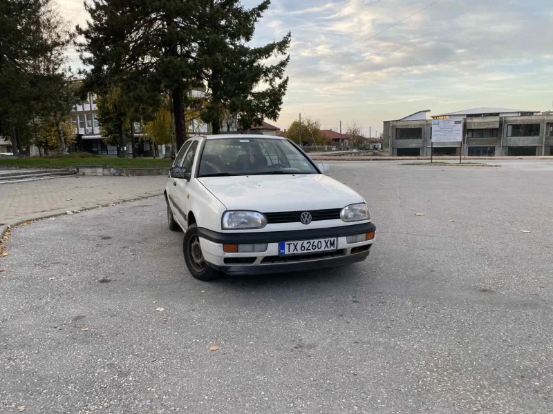 VW Golf, снимка 1 - Автомобили и джипове - 48353174