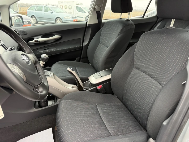 Toyota Auris 1.4d4D * 6 СКОРОСТИ * ТОП * ЛИЗИНГ* , снимка 9 - Автомобили и джипове - 53260324