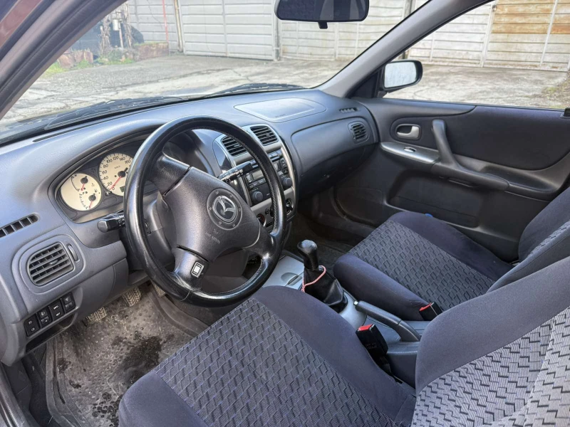 Mazda 323 F, снимка 2 - Автомобили и джипове - 53295176