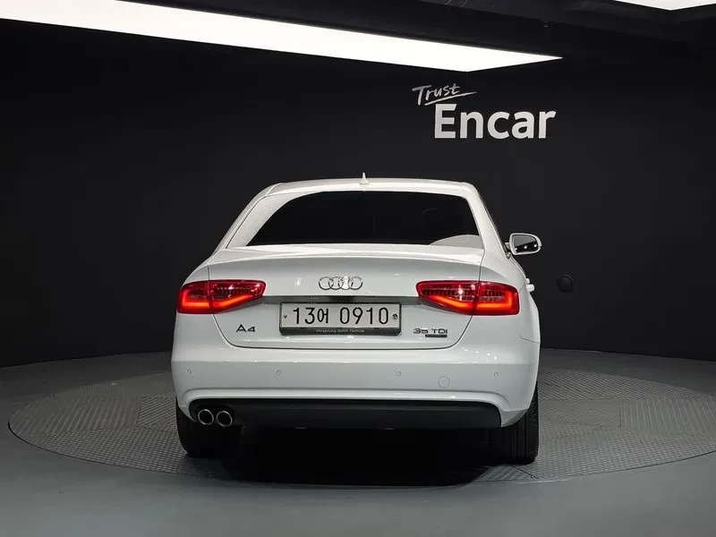 Audi A4 2.0 TDI Dynamic, снимка 4 - Автомобили и джипове - 53267603