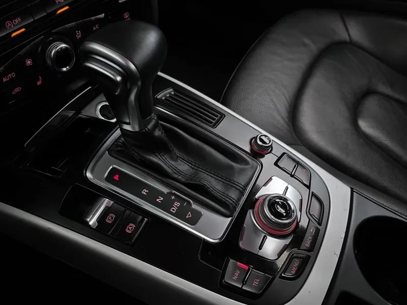 Audi A4 2.0 TDI Dynamic, снимка 9 - Автомобили и джипове - 53267603