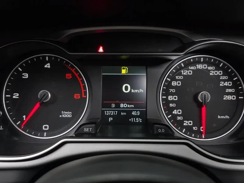 Audi A4 2.0 TDI Dynamic, снимка 8 - Автомобили и джипове - 53267603