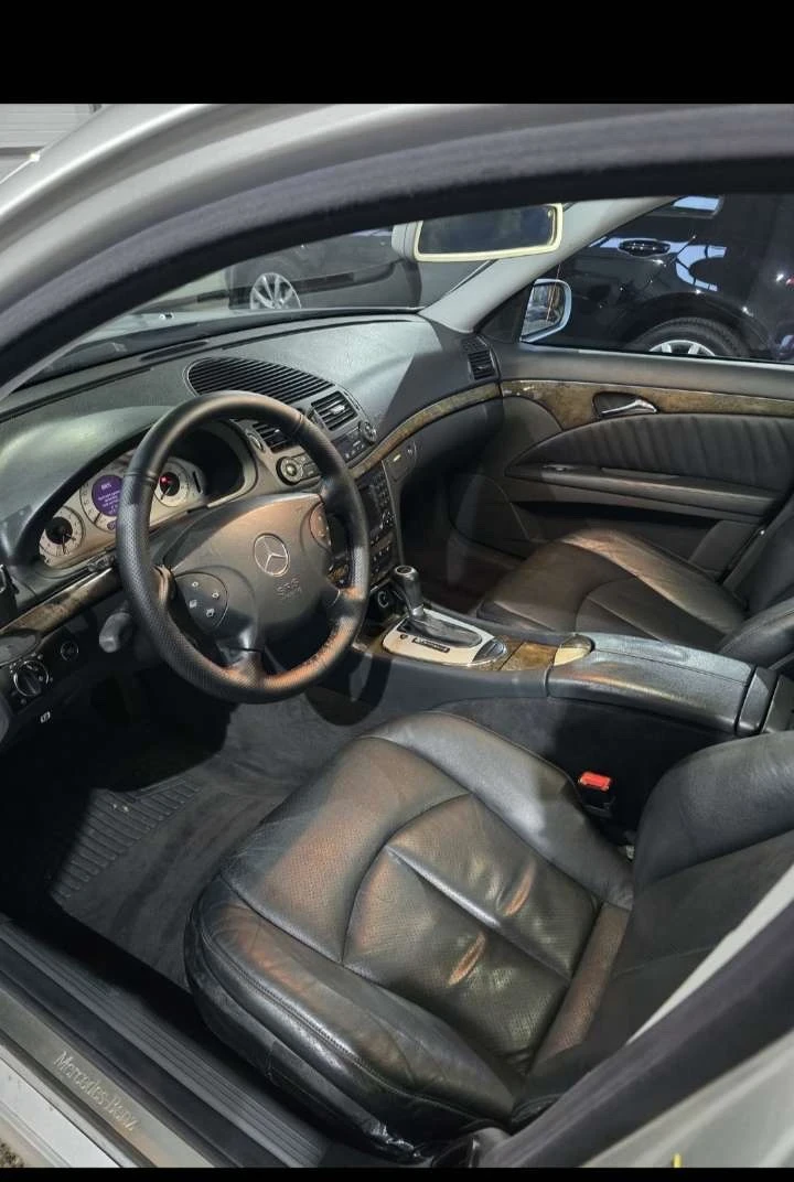 Mercedes-Benz E 320, снимка 10 - Автомобили и джипове - 56042688