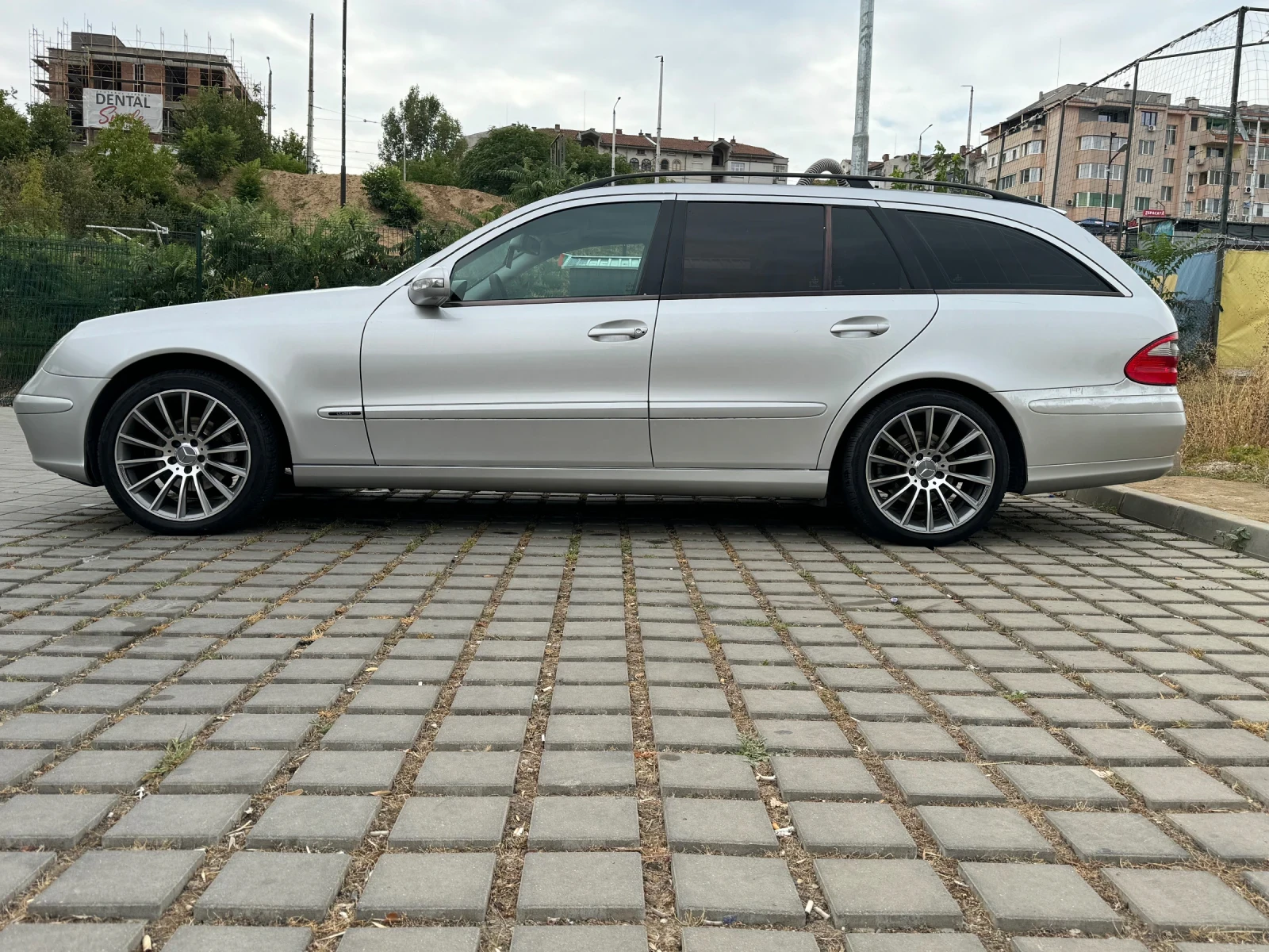 Mercedes-Benz E 220  - изображение 2