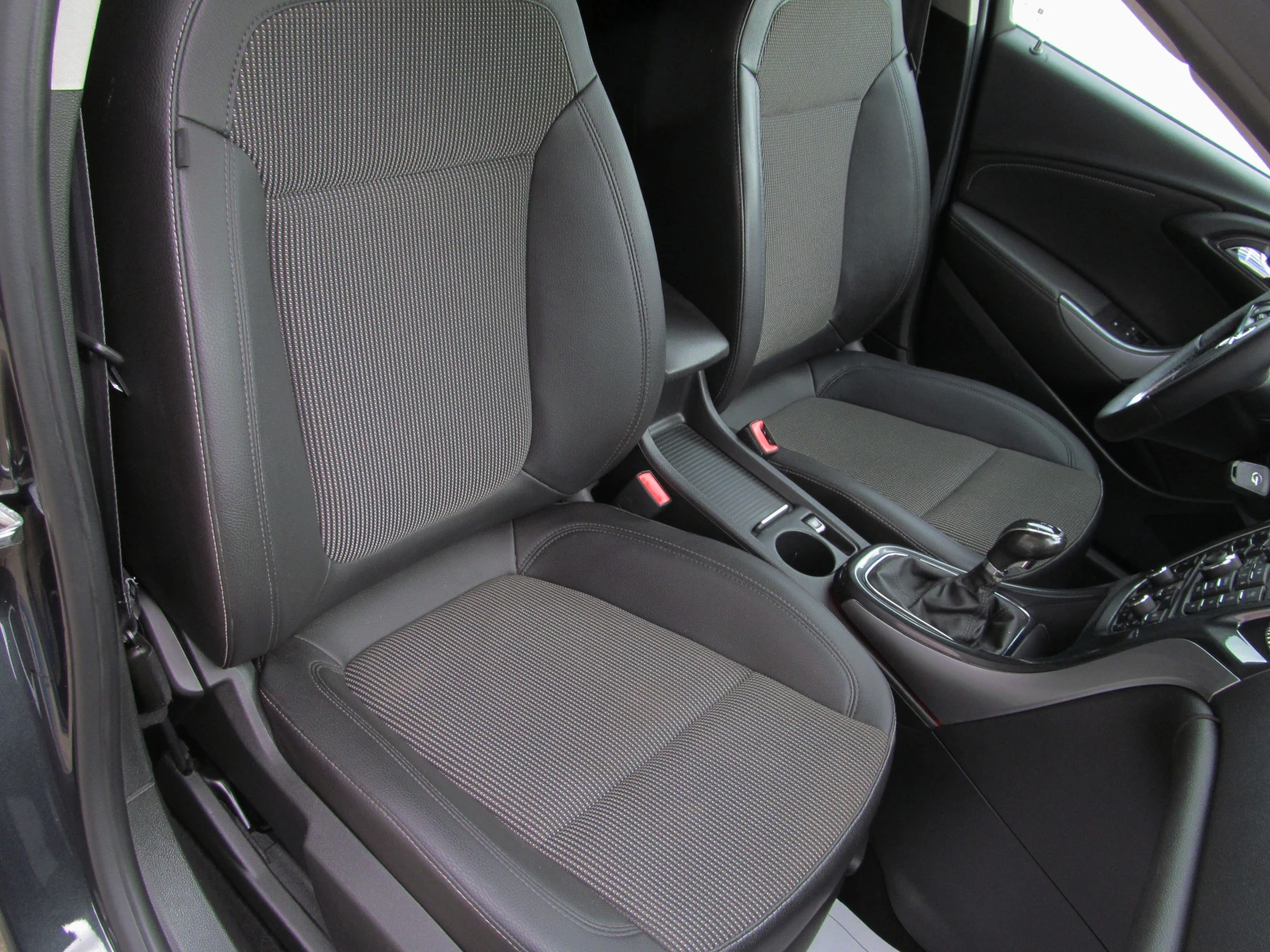 Opel Astra 1.4БЕНЗИН/TURBO/6 скорости - изображение 8