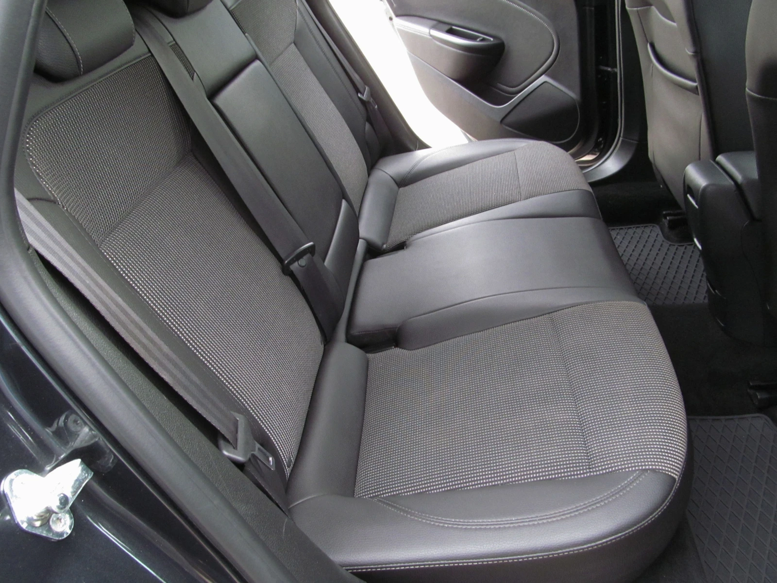 Opel Astra 1.4БЕНЗИН/TURBO/6 скорости - изображение 9