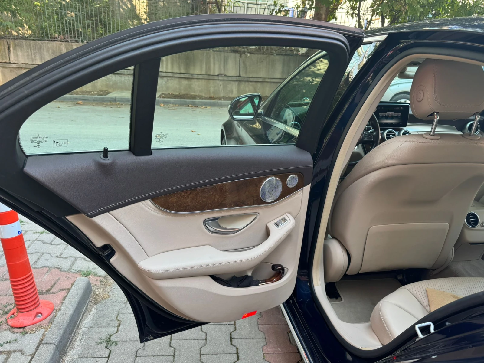 Mercedes-Benz C 300 L 4matik - изображение 8