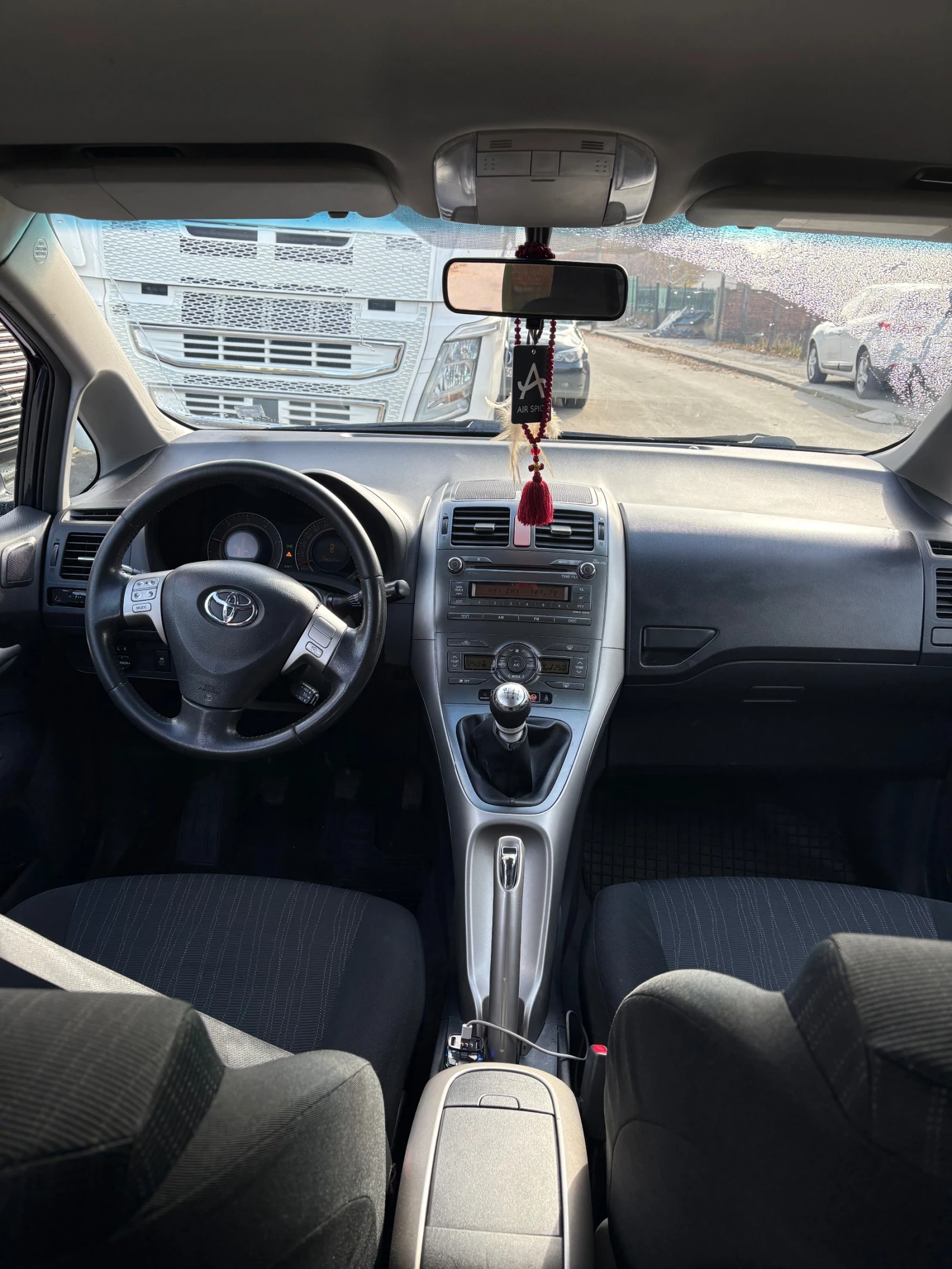 Toyota Auris  - изображение 8