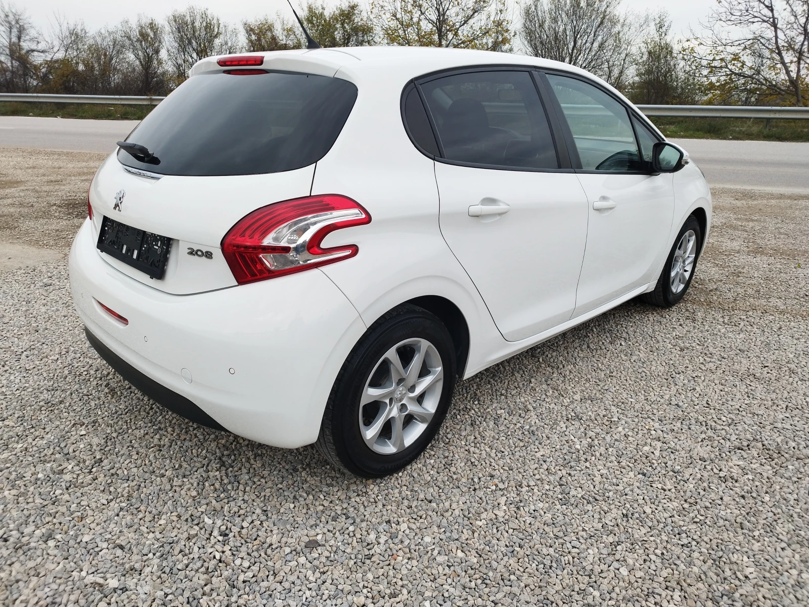 Peugeot 208 1.2i 82 kc. - изображение 5