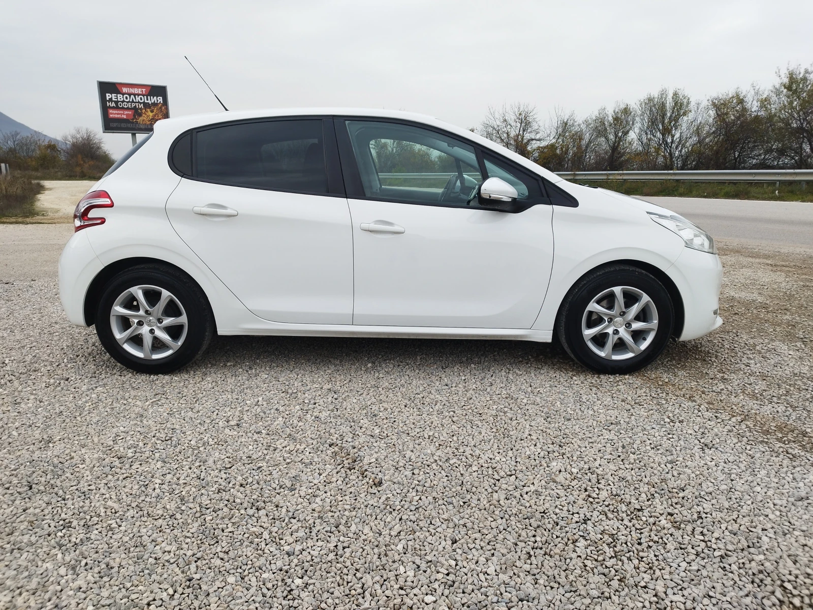 Peugeot 208 1.2i 82 kc. - изображение 6