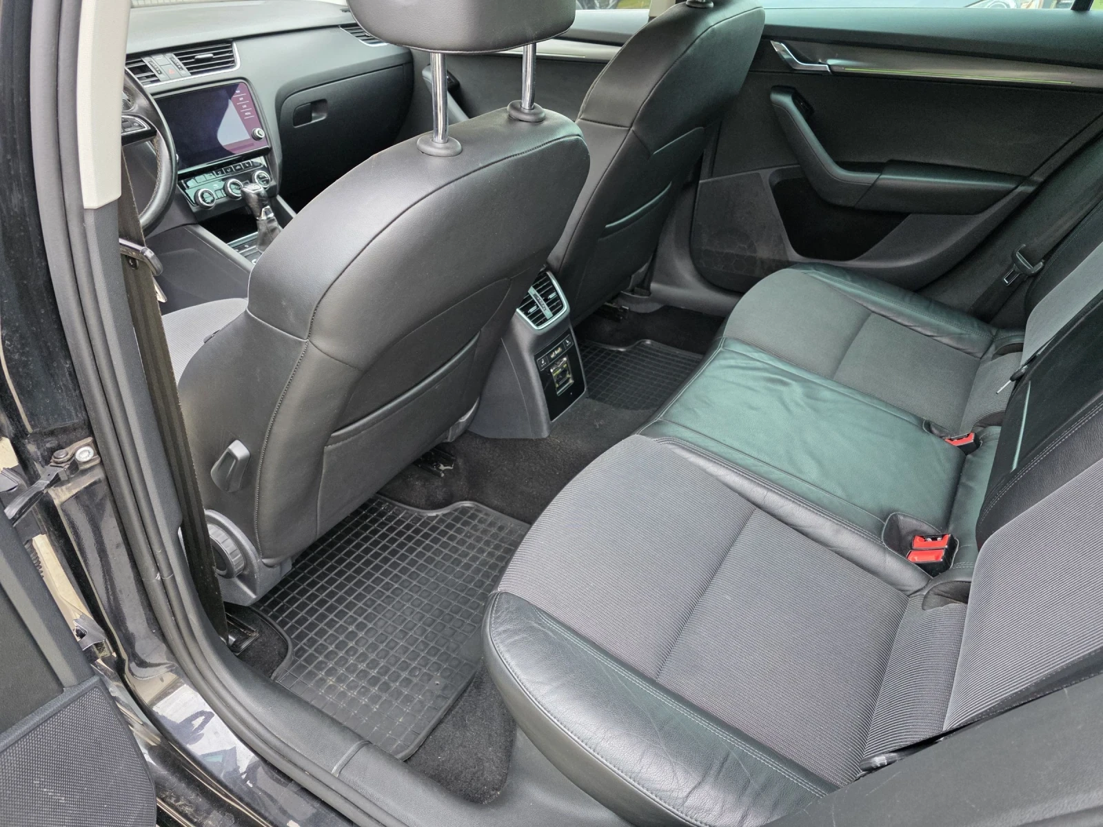 Skoda Octavia 2.0TDI, снимка 16 - Автомобили и джипове - 54416790