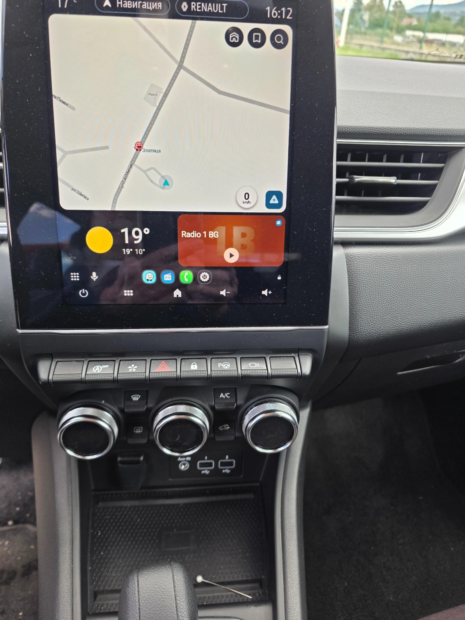 Renault Captur 1.3 Tce Mild hibrid, снимка 14 - Автомобили и джипове - 54894531