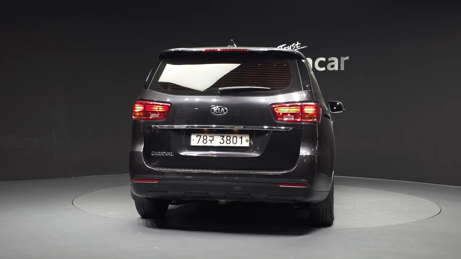 Kia Carnival КРАЙНА ЦЕНА, снимка 4 - Автомобили и джипове - 56024661
