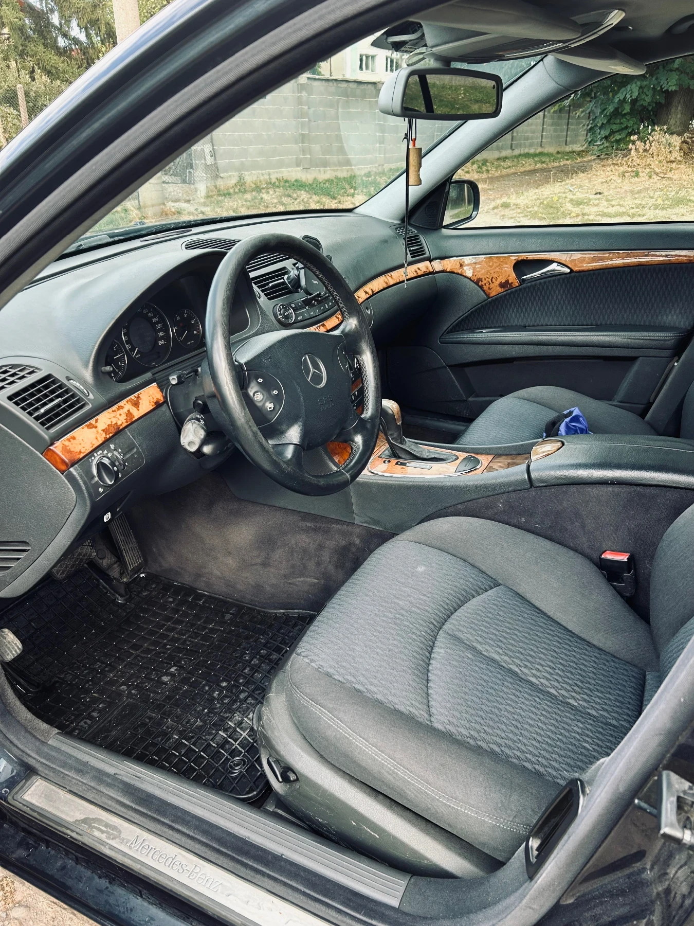 Mercedes-Benz E 220 Топ състояние , снимка 7 - Автомобили и джипове - 56246654
