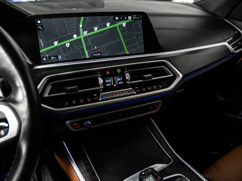 BMW X5 SWAROVSKI* MPACK* HUD* AMBIENT* LANE* DISTRONIC* , снимка 8 - Автомобили и джипове - 53010788