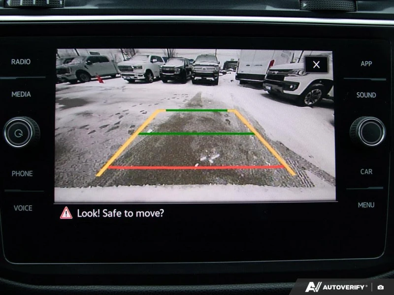 VW Tiguan Comfortline* HeadUp* AвтоКредит* (ЦЕНА ДО БГ), снимка 11 - Автомобили и джипове - 53448109