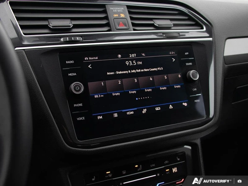 VW Tiguan Comfortline* HeadUp* AвтоКредит* (ЦЕНА ДО БГ), снимка 10 - Автомобили и джипове - 53448109