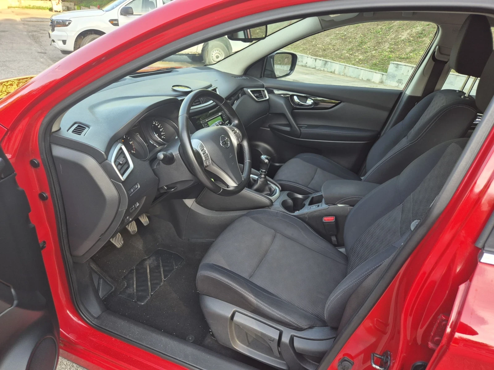 Nissan Qashqai 1.6cdi 4x4* ОБСЛУЖЕНА - изображение 10