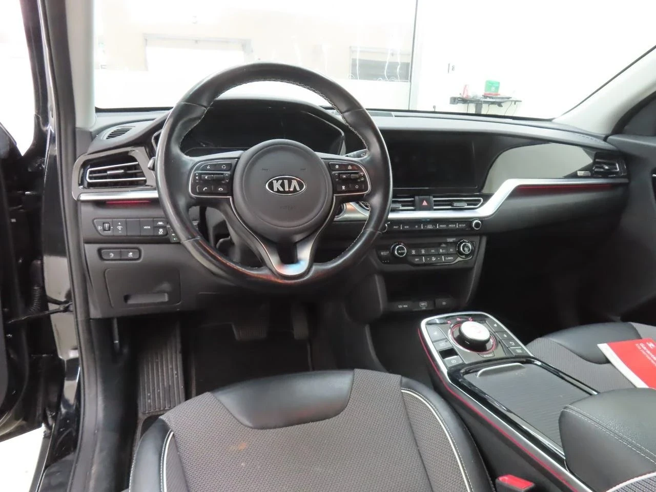 Kia Niro 65KWh DYNAMIC LINE/KIA CONNECT/SOH100% СЕРТИФИКАТ, снимка 6 - Автомобили и джипове - 53733242