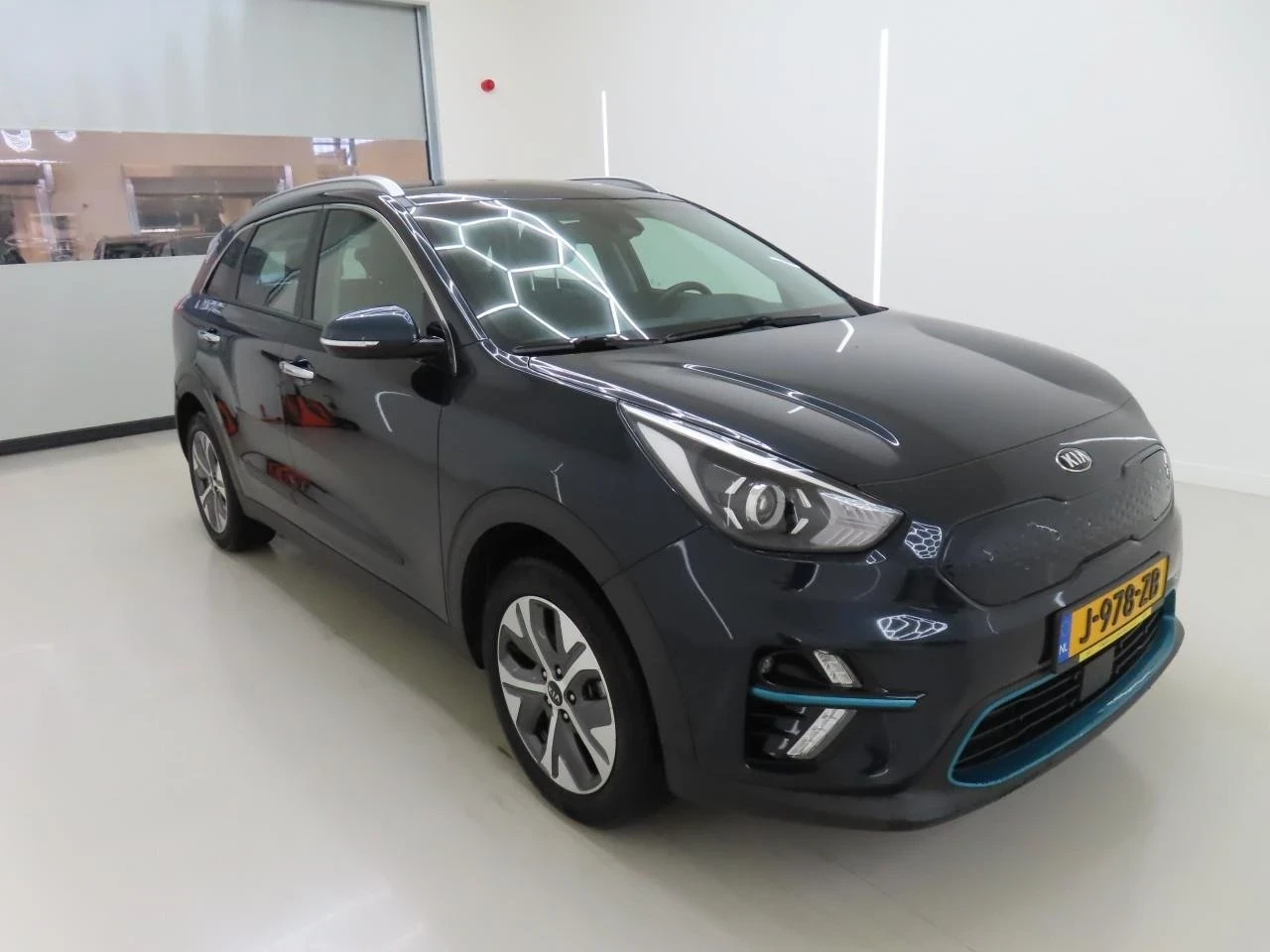 Kia Niro 65KWh DYNAMIC LINE/KIA CONNECT/SOH100% СЕРТИФИКАТ, снимка 3 - Автомобили и джипове - 53733242