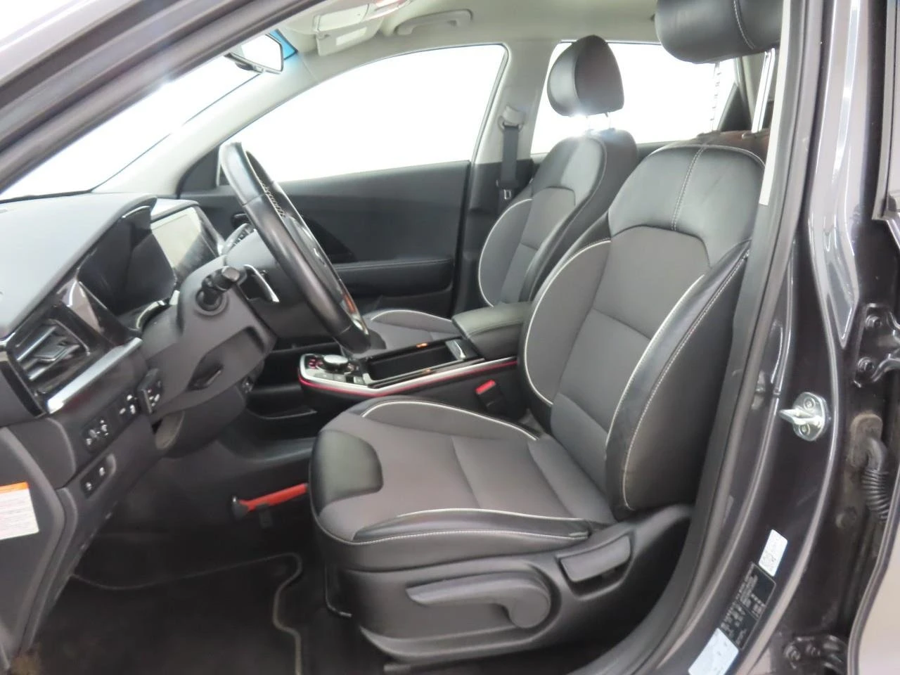 Kia Niro 65KWh DYNAMIC LINE/KIA CONNECT/SOH100% СЕРТИФИКАТ, снимка 6 - Автомобили и джипове - 53733242
