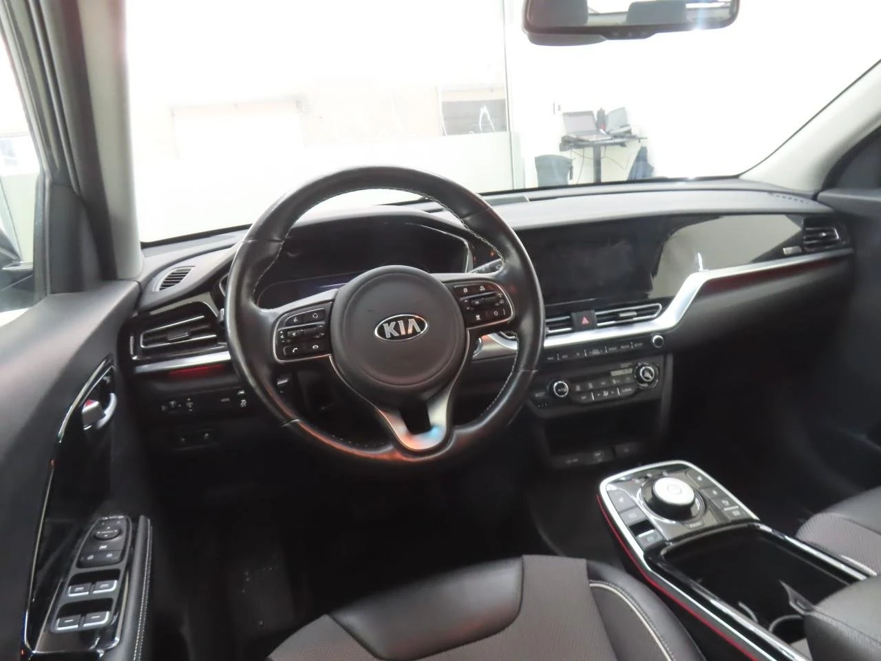 Kia Niro 65KWh DYNAMIC LINE/KIA CONNECT/SOH100% СЕРТИФИКАТ, снимка 8 - Автомобили и джипове - 53733242