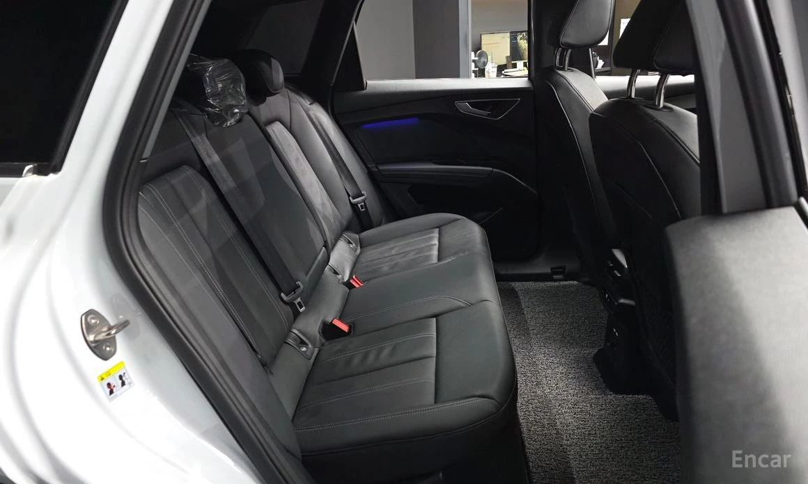 Audi Q4 PREMIUM, снимка 16 - Автомобили и джипове - 54072034