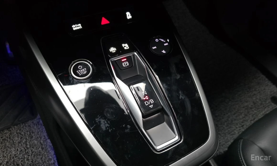 Audi Q4 PREMIUM, снимка 12 - Автомобили и джипове - 54072034