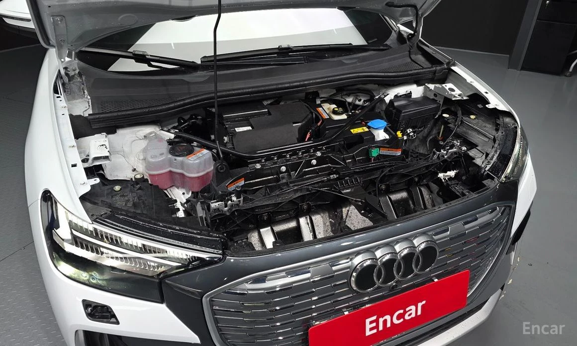 Audi Q4 PREMIUM, снимка 6 - Автомобили и джипове - 54072034