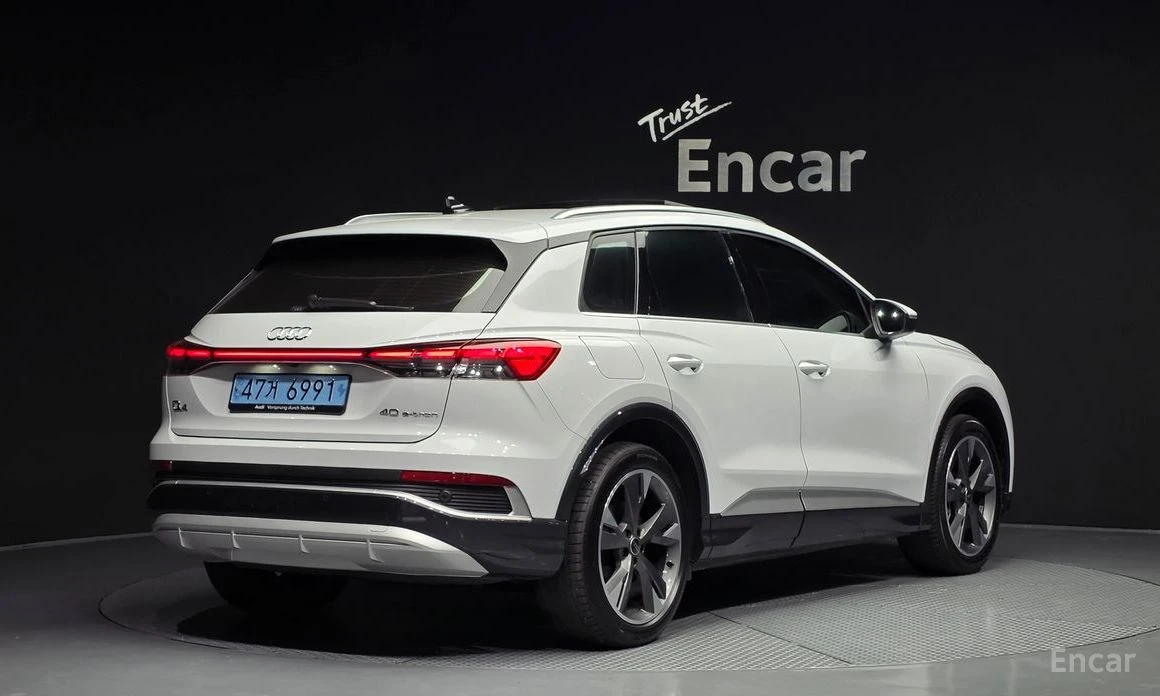 Audi Q4 PREMIUM, снимка 3 - Автомобили и джипове - 54072034