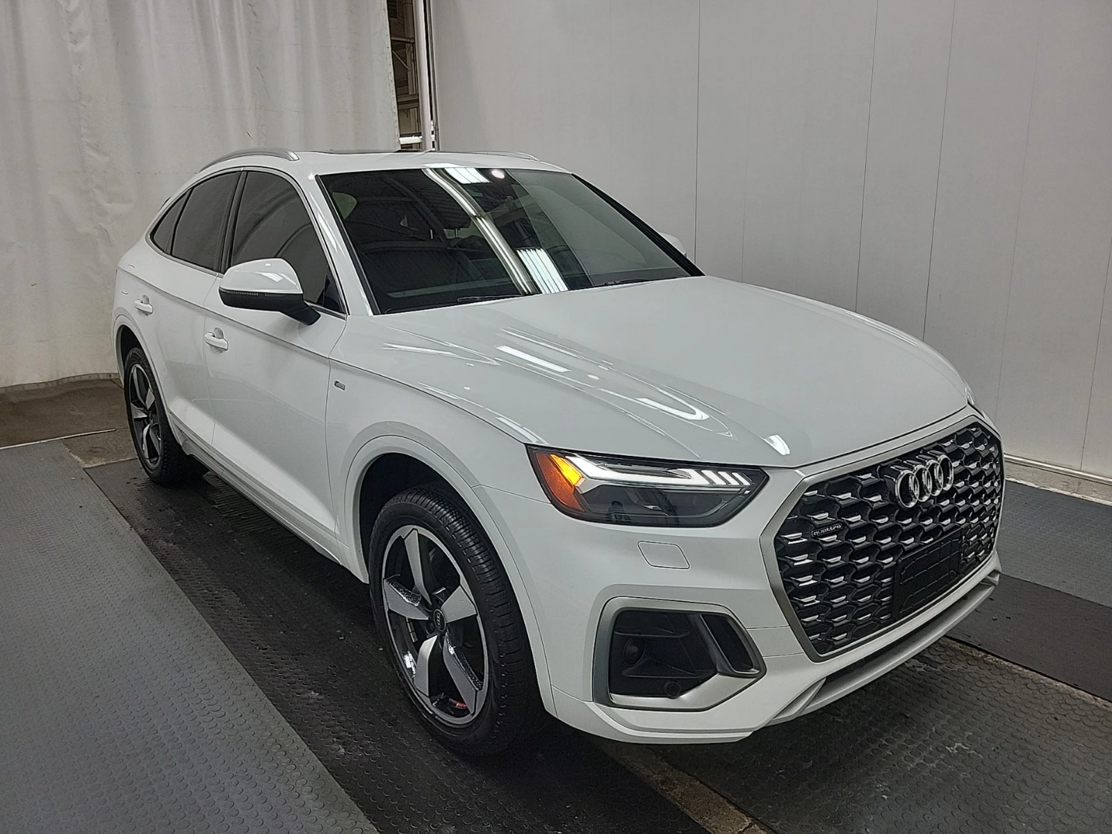 Audi Q5 Sportbak * TECHNIK * * CARFAX * * АВТО КРЕДИТ * * , снимка 2 - Автомобили и джипове - 54101083