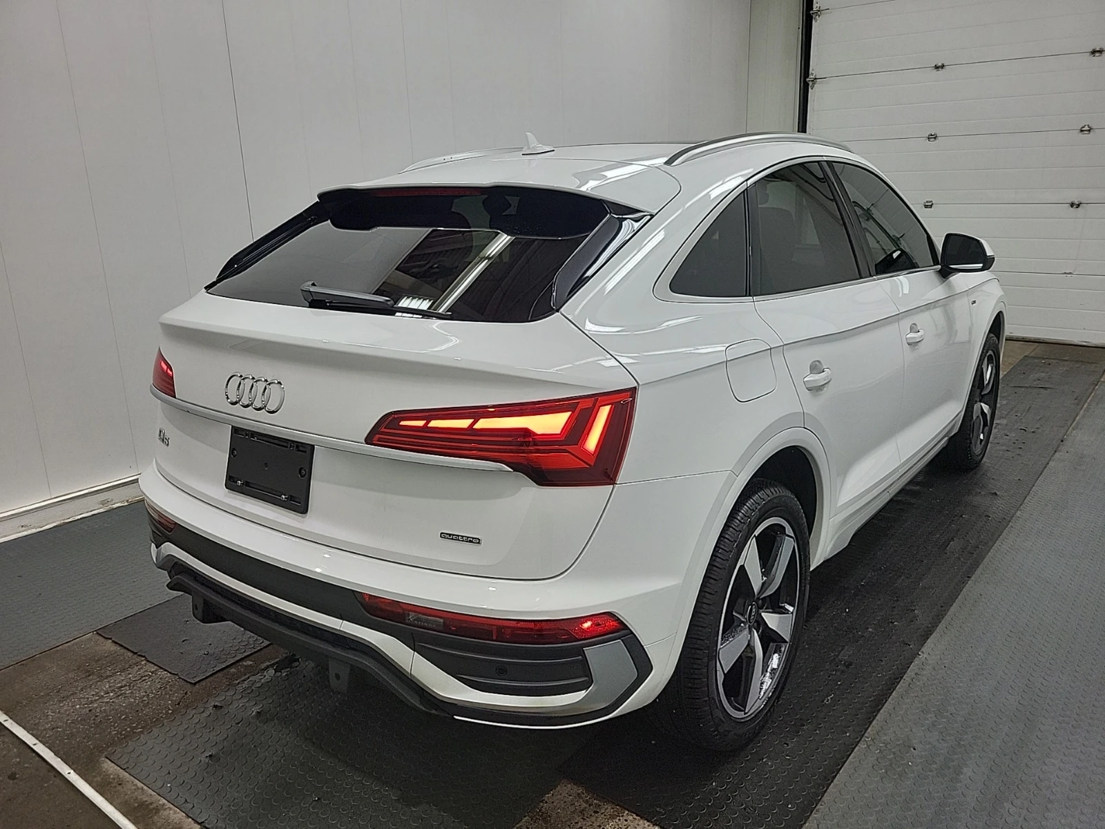 Audi Q5 Sportbak * TECHNIK * * CARFAX * * АВТО КРЕДИТ * * , снимка 3 - Автомобили и джипове - 54101083