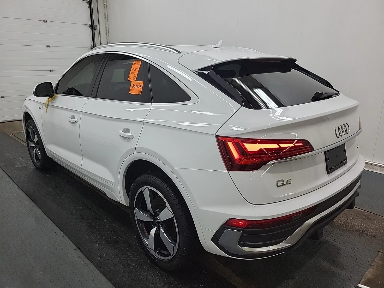 Audi Q5 Sportbak * TECHNIK * * CARFAX * * АВТО КРЕДИТ * * , снимка 4 - Автомобили и джипове - 54101083