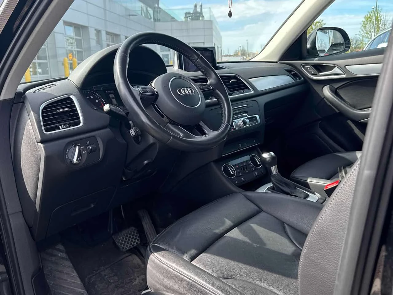 Audi Q3 АВТОКРЕДИТ * ОТ ПРЕДСТАВИТЕЛСТВО НА AUDI, снимка 7 - Автомобили и джипове - 54650627