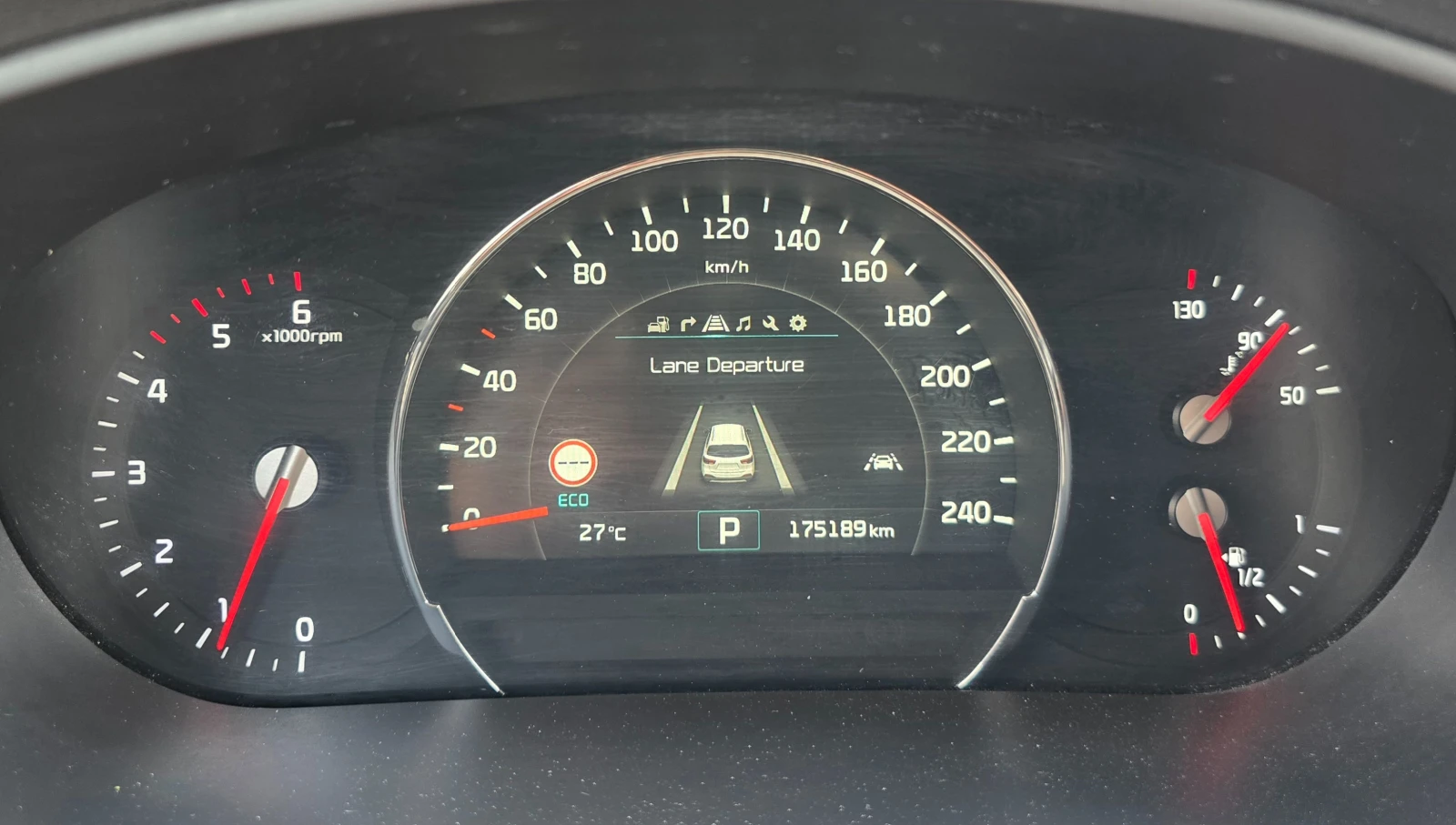 Kia Sorento 2.2CRDI* 200кс* AWD* 6+ 1* 175000км, снимка 16 - Автомобили и джипове - 55073509