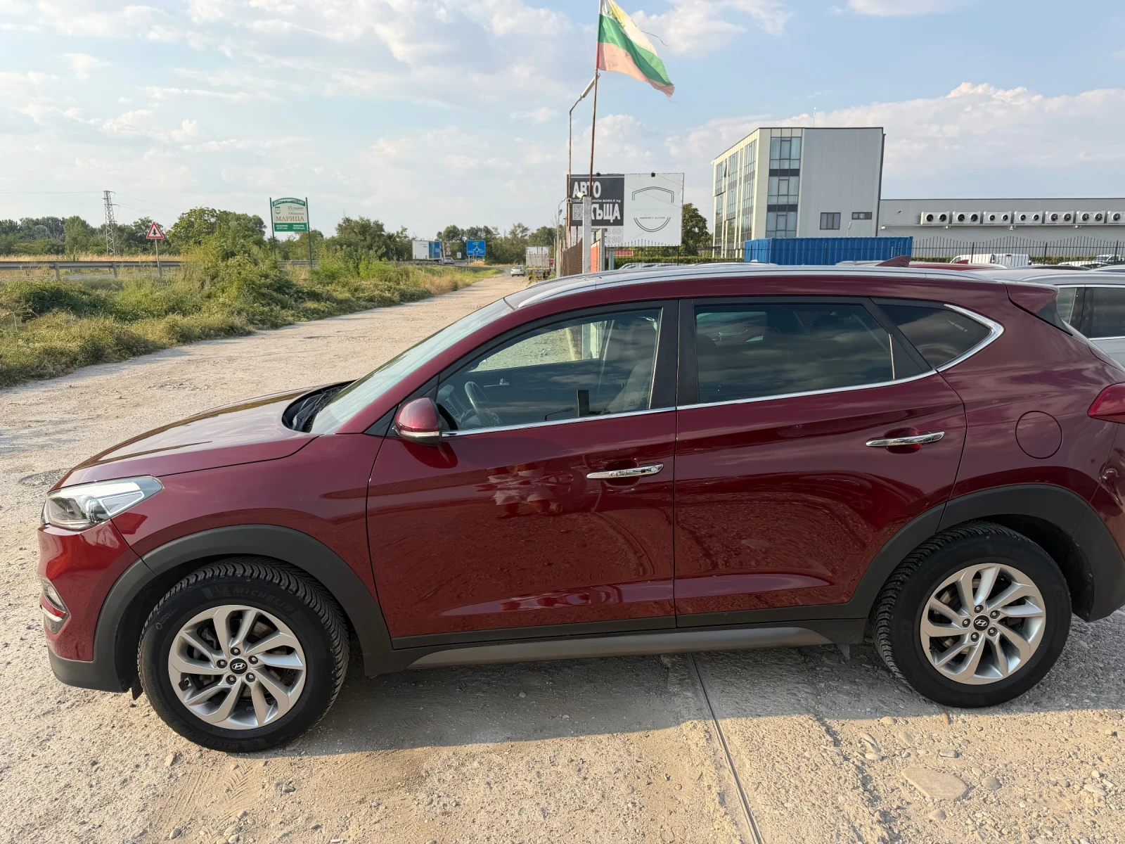 Hyundai Tucson 1.7CRDI | АВТОМАТ| ПОДГР| КАМЕРА| КЕЙЛЕС, снимка 8 - Автомобили и джипове - 55801180